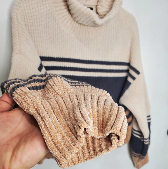 MM by Michelle Super Soft Cropped Sweater/Turtleneck, Cream, Gray, Tan Womens XL - Picture 3 of 4